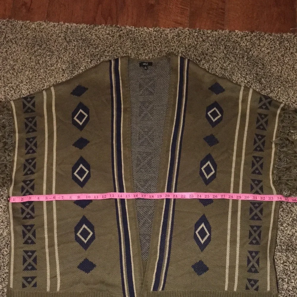 Very J women’s Small Boho Poncho Cover-Up, Southwestern Vibe, Tribal pattern - Picture 6 of 16